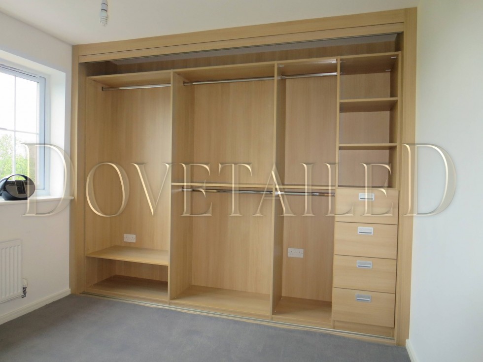 Fitted Wardrobes With Sliding Doors Dovetailedinteriors Co Uk